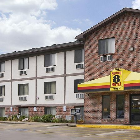 Super 8 By Wyndham Omaha/West Dodge Motel Exterior photo