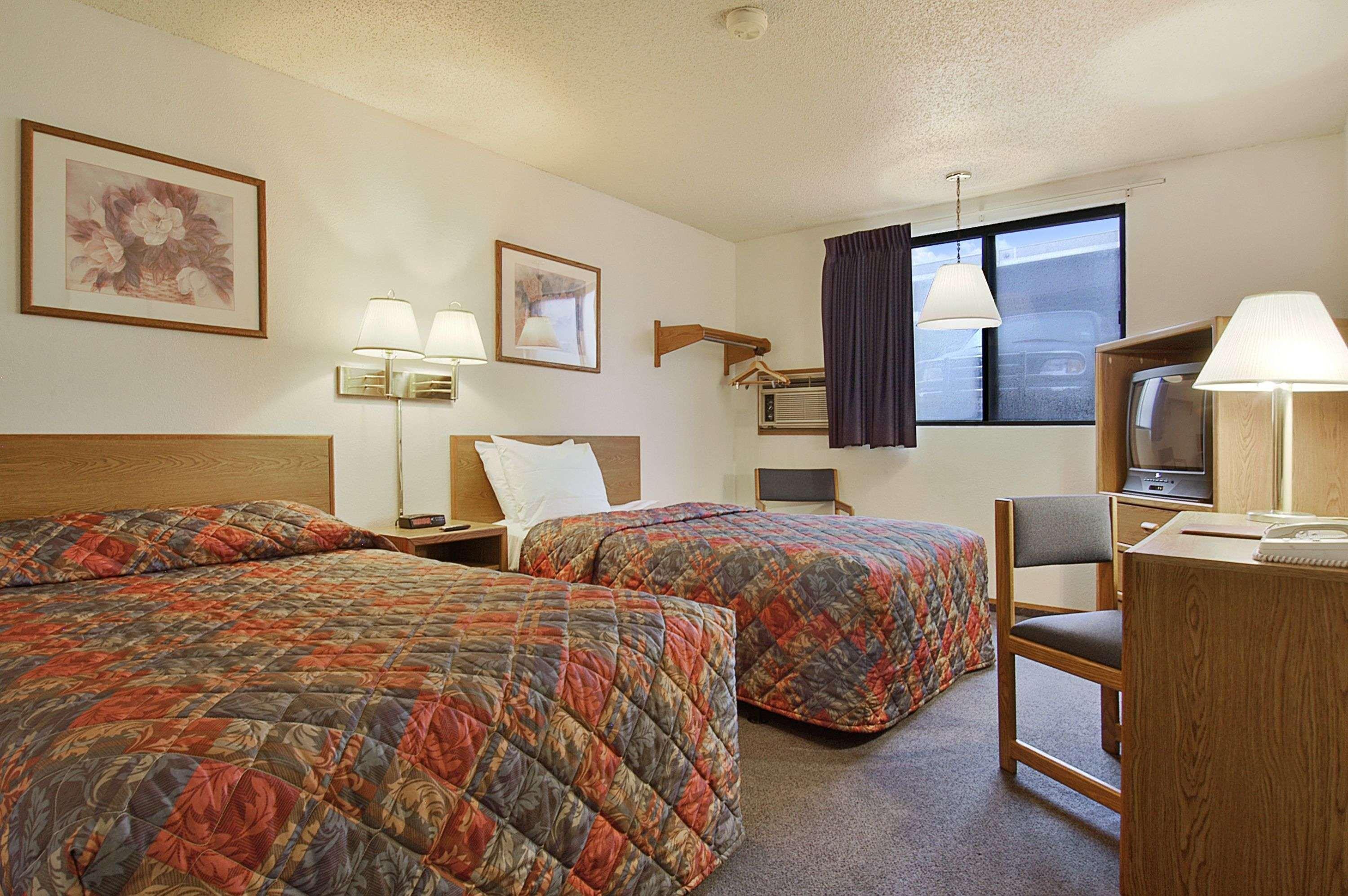 Super 8 By Wyndham Omaha/West Dodge Motel Exterior photo