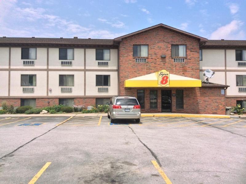 Super 8 By Wyndham Omaha/West Dodge Motel Exterior photo