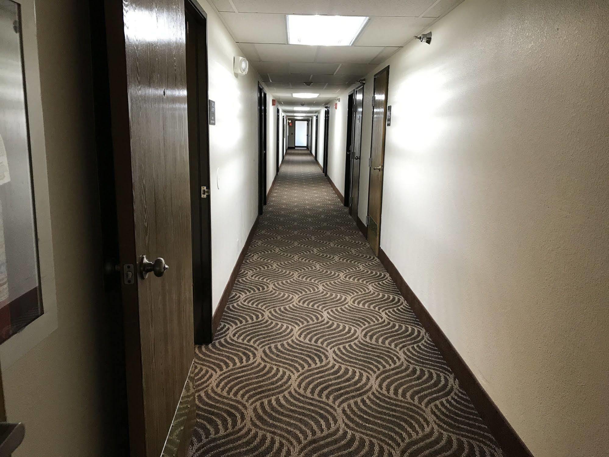 Super 8 By Wyndham Omaha/West Dodge Motel Exterior photo